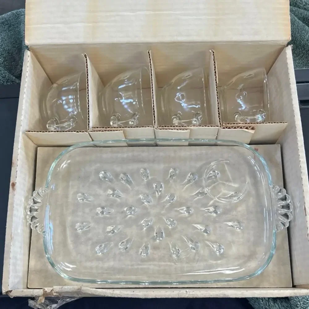 Informal Snack Set by Hazel-Atlas 4 Plates 4 Cups in Original Box